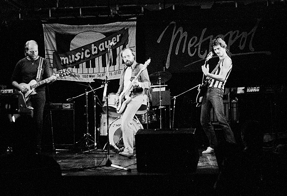 1982-02ph