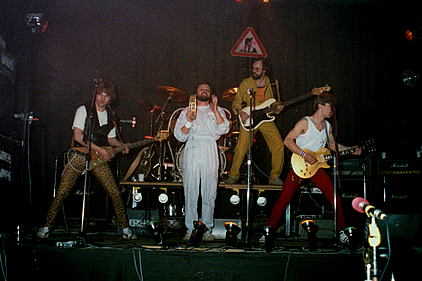 1985-04ph